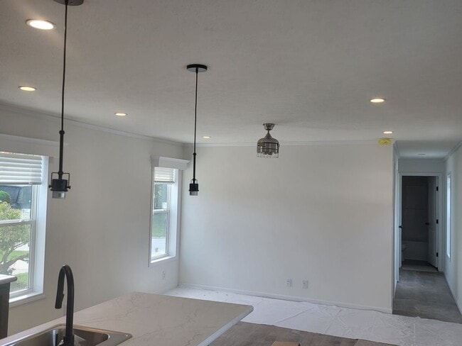 Building Photo - 17 Meadowlark Ln