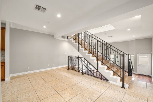 Dining area - 5241 Colodny Dr