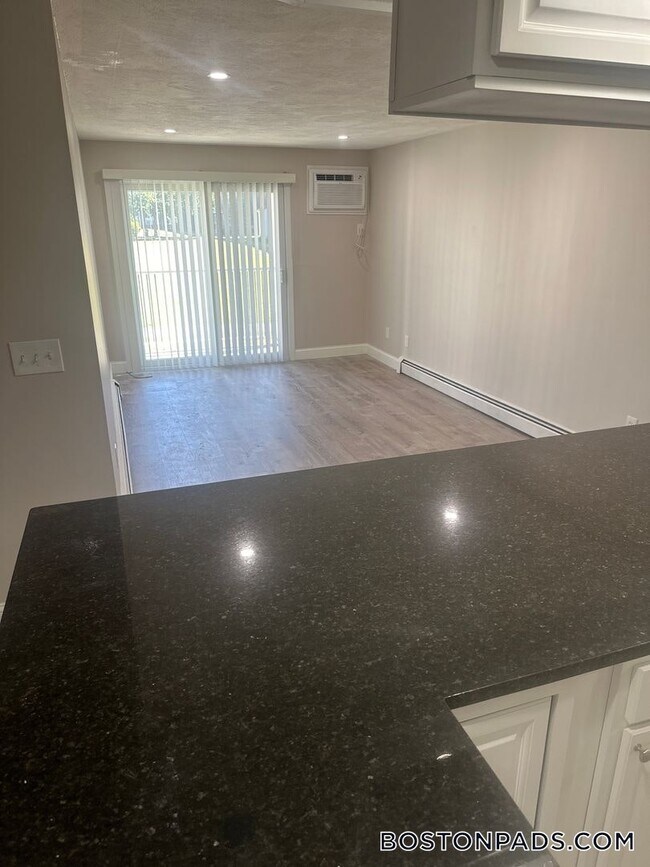 Foto del edificio - 13-27 Kenmar Dr.