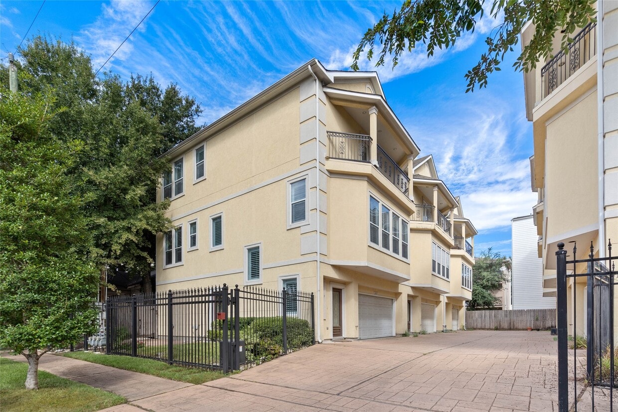 Foto principal - 6124 Tyne St