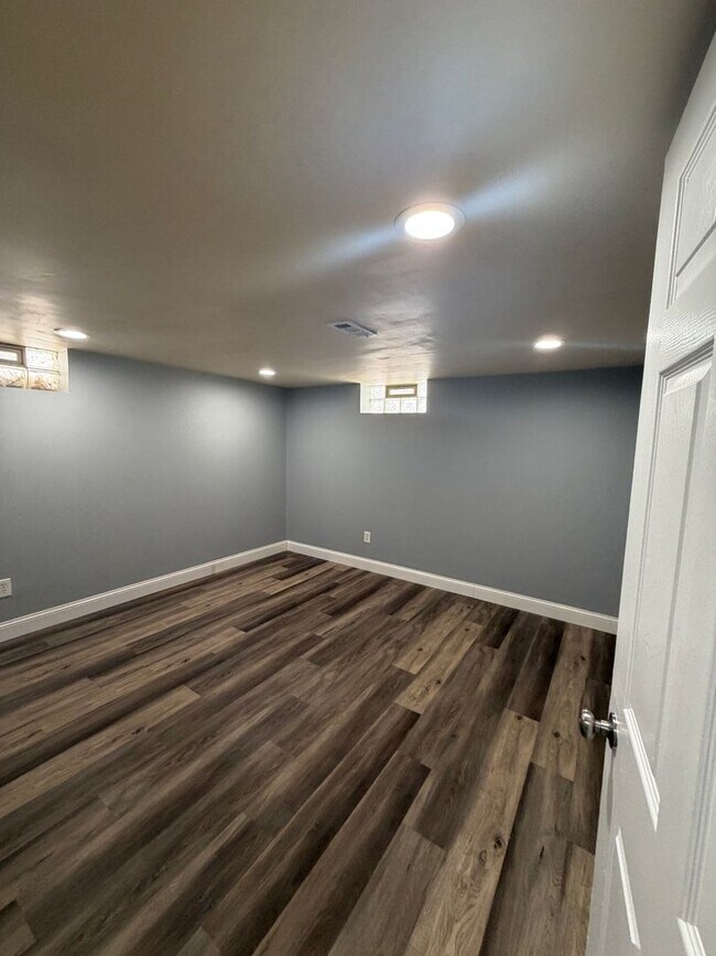 Building Photo - Move in Ready