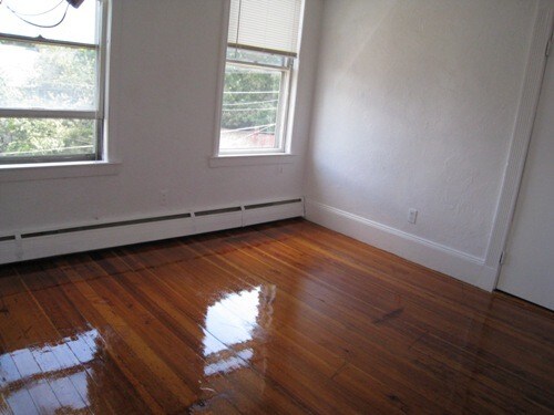 Primary Photo - 2 Beach Rd
