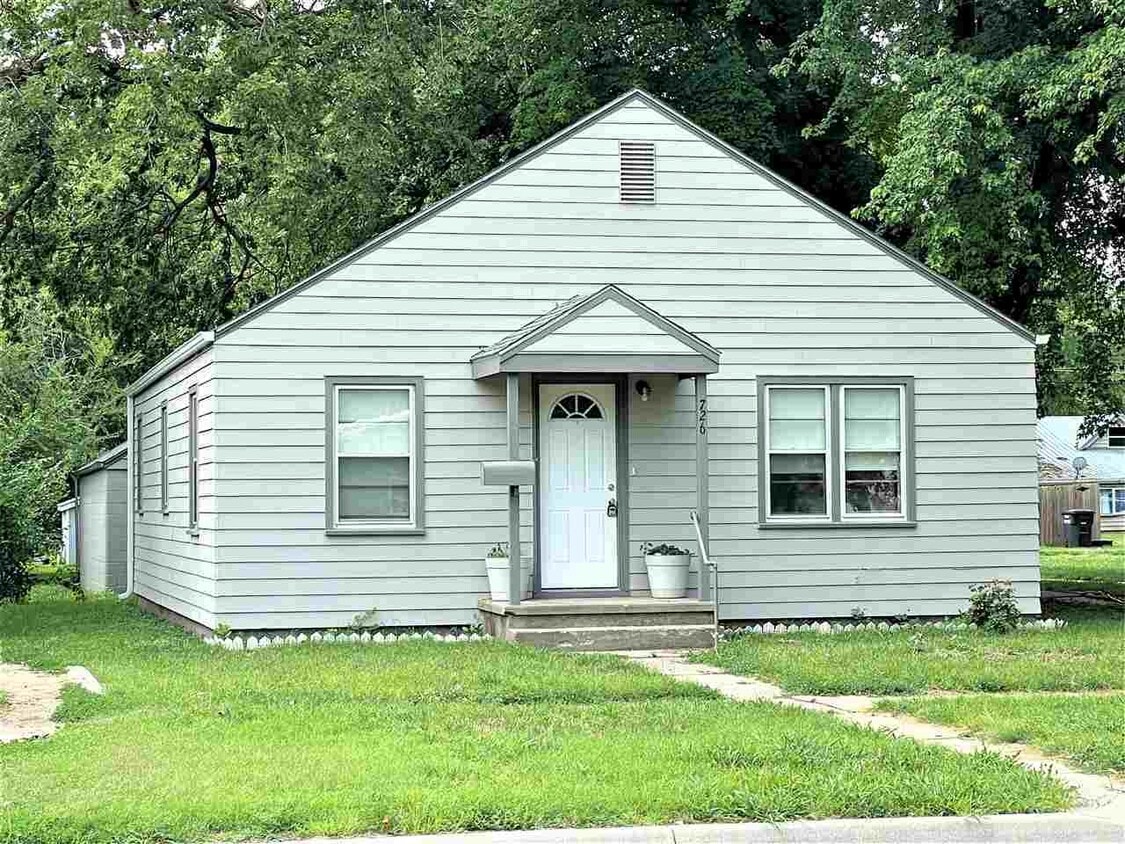 726 Grant Ave, Clay Center, KS 67432 House Rental in Clay Center, KS