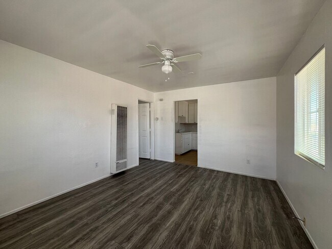 Foto del edificio - 1 Bedroom 1 Bathroom House with Fenced Yard+
