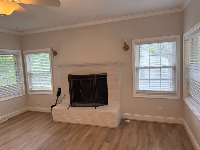 Building Photo - 3BR/2BA Durham Duplex | Utilities Included | Move-In Special: $500 Deposit | Near Duke