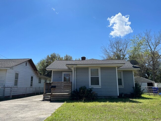 Building Photo - Single Story Park Circle Home!