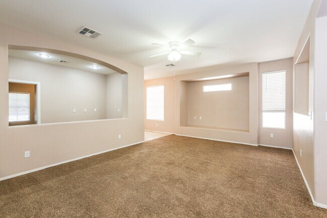Building Photo - 1117 E Hammer Ln