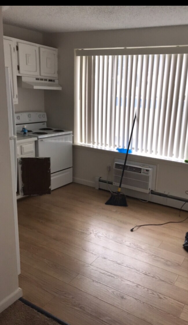 755 Wethersfield Ave Unit B13, Hartford, CT 06114 Condo for Rent in