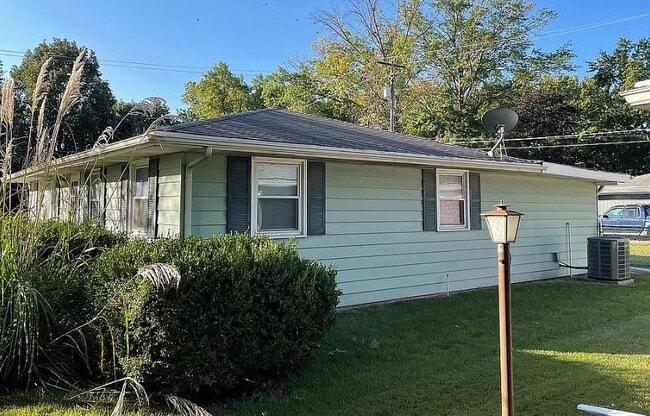 Building Photo - 2401 Brockman St