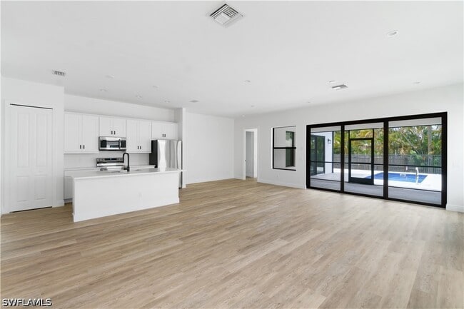 Foto del edificio - 837 91st Ave N