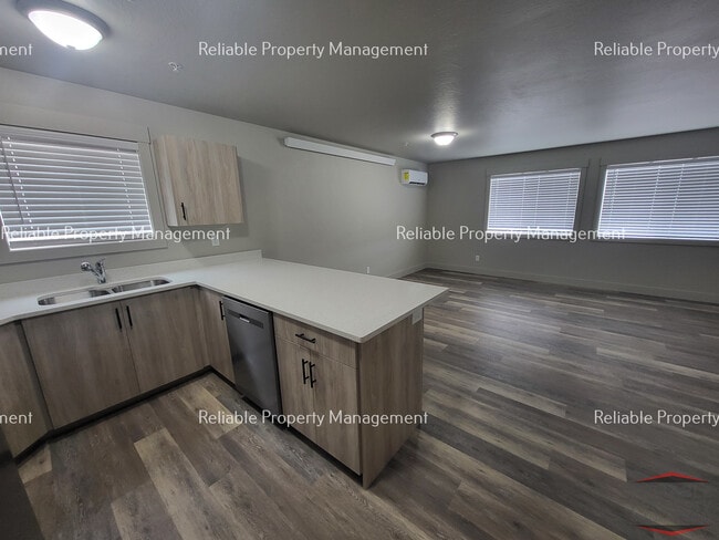 Foto del edificio - 6325 N Silver Fox Rd