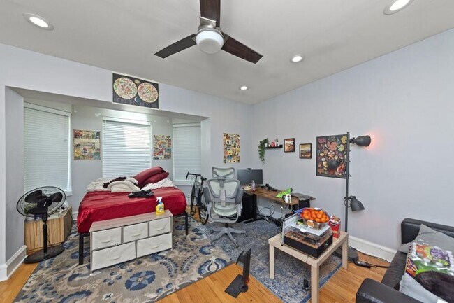 Foto del edificio - 3 bedroom in Chicago IL 60613