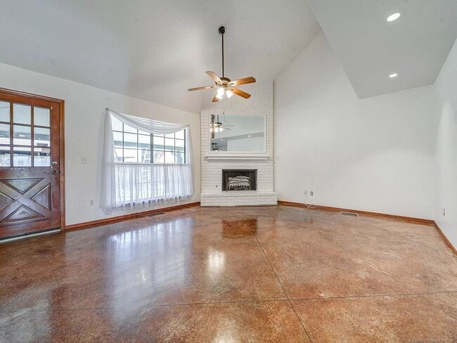 Building Photo - MUST SEE / AMAZING 4 BED 2 BATH IN JENKS S...
