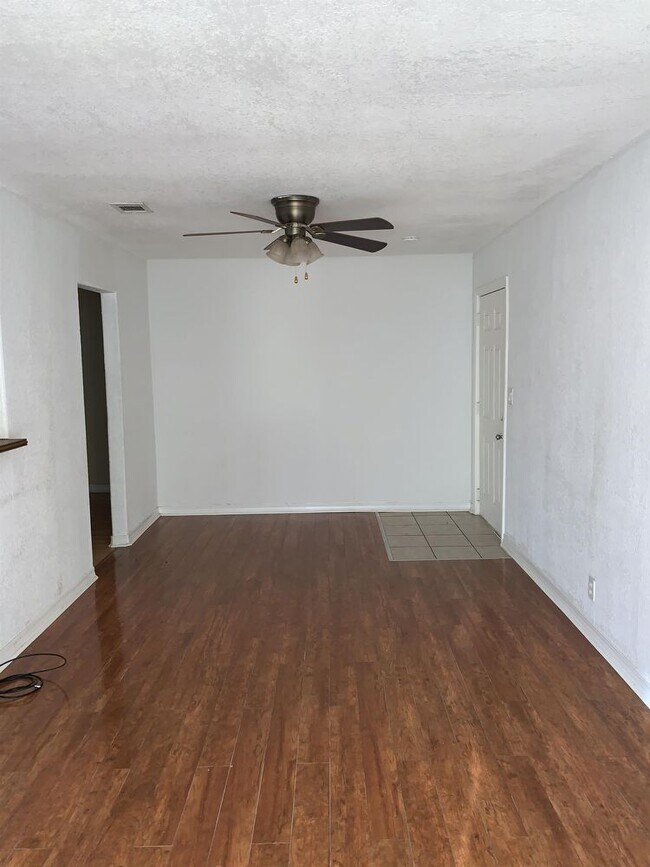 Foto del edificio - 6642 West Walker Street