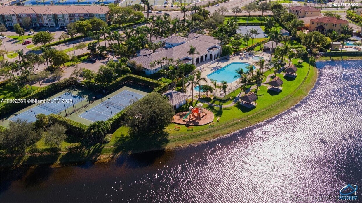 Foto del edificio - 8261 NW 107th Ct