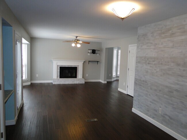 Building Photo - 245 Westridge Parc Ln