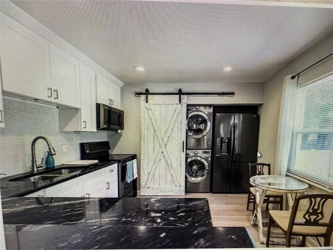 Building Photo - 9725 Alsobrook Ave