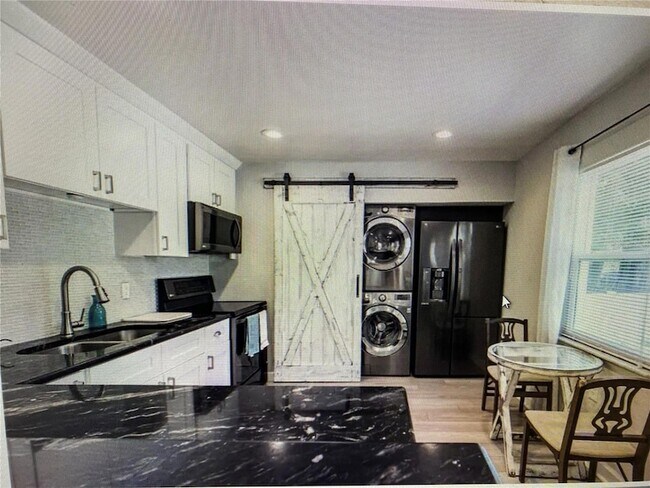 Foto del edificio - 9725 Alsobrook Ave