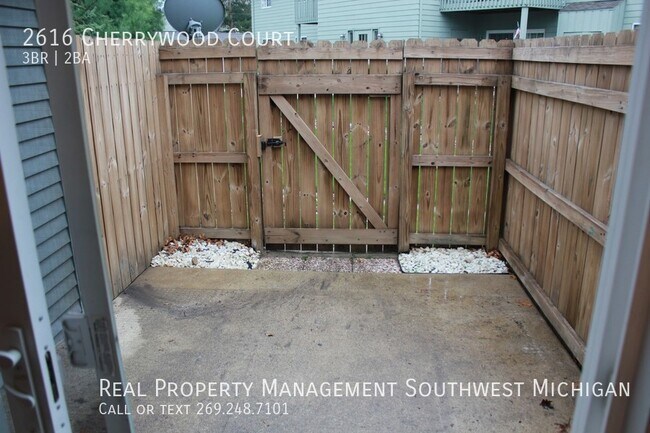Foto del edificio - 2616 Cherrywood Ct