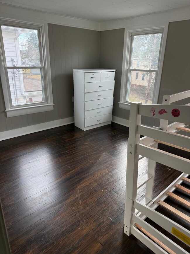 Building Photo - 406 W Pine St