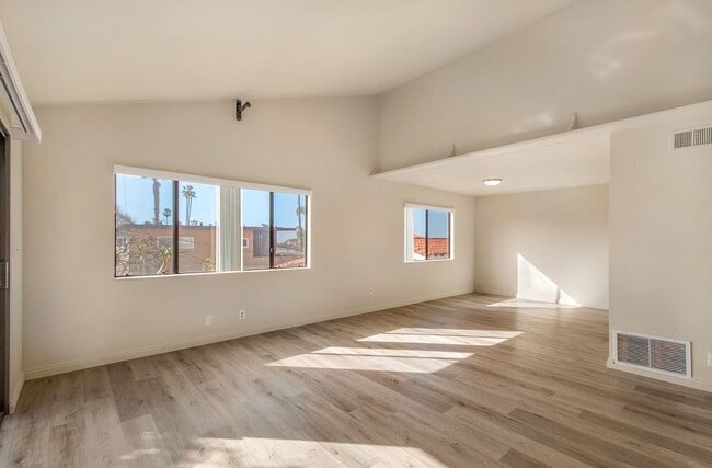 Foto del edificio - 325 Encino Ln