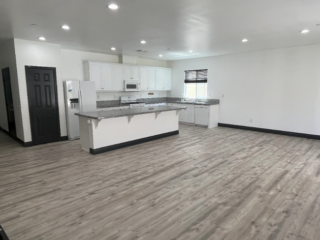 Building Photo - 376 Valencia Ct