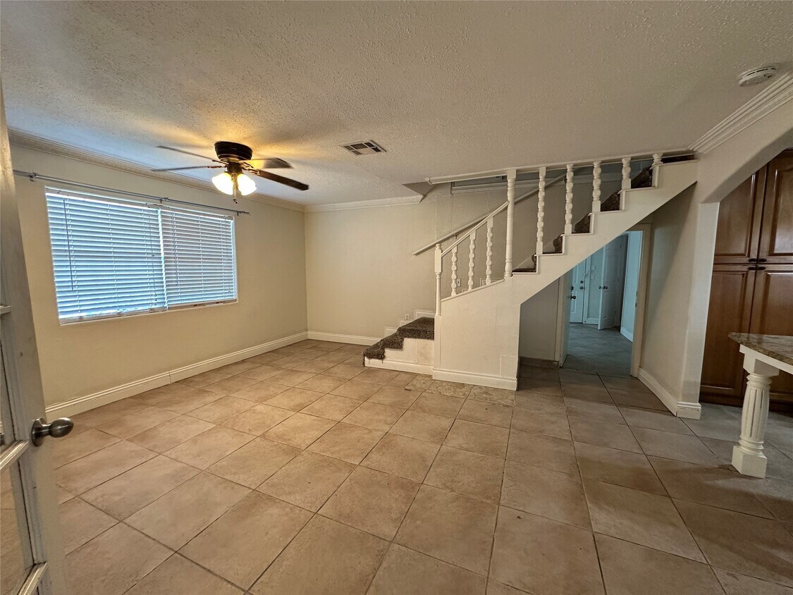 Foto principal - 6905 Palestine St