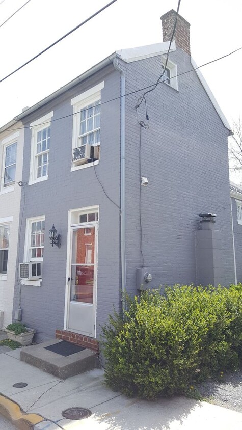 Primary Photo - Charming townhouse in downtown Frederick a...