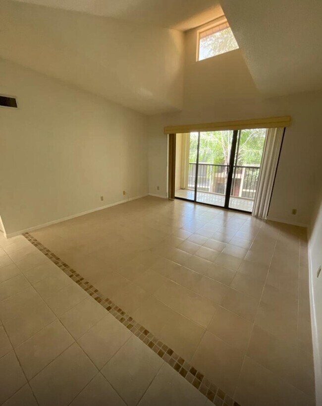 Foto del edificio - 208 Foxtail Dr