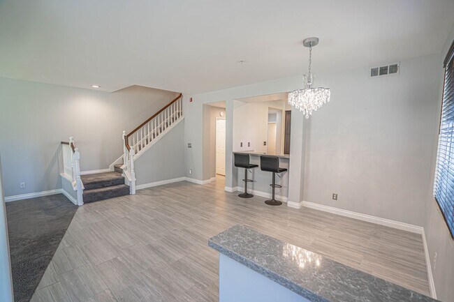 Foto del edificio - COMING SOON! Village Walk 2 Bedroom for Re...