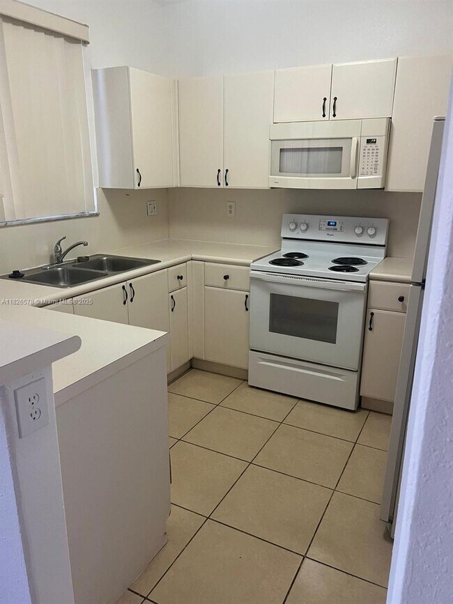 Foto del edificio - 2466 SE 15th Pl