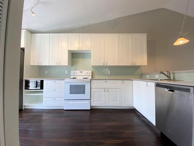 Building Photo - 1185 Lucaya Cir