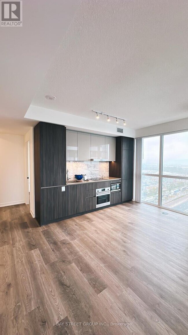 Photo du bâtiment - 8 Interchange Wy