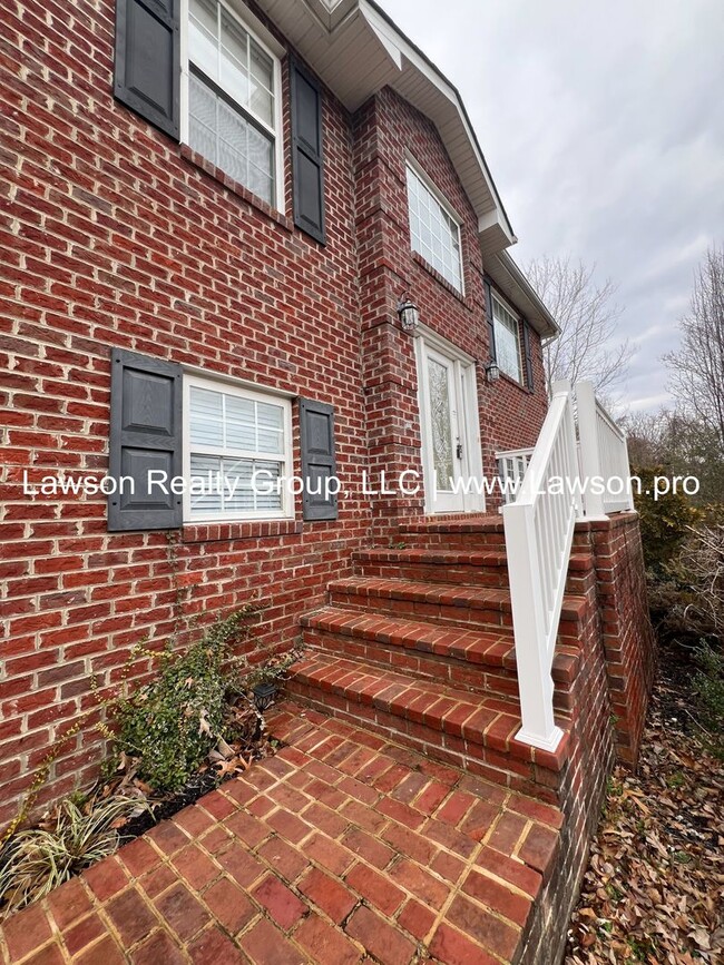 Foto del edificio - Spacious Split Level Home in Cave Spring