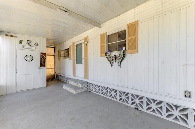 Building Photo - 226 3rd St E