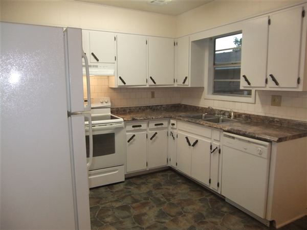 Building Photo - 826 Riverside Dr