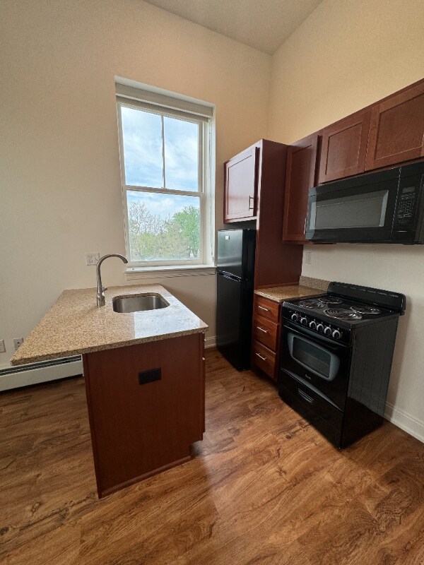 Building Photo - 591 Terrace Park