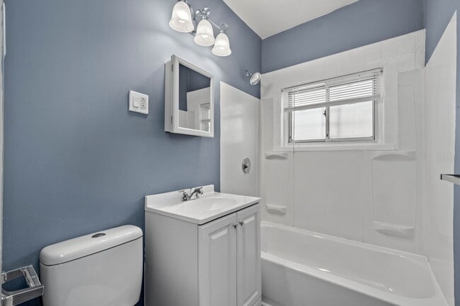 Building Photo - Charming 2 bedroom in Penn Hills! SECTION ...