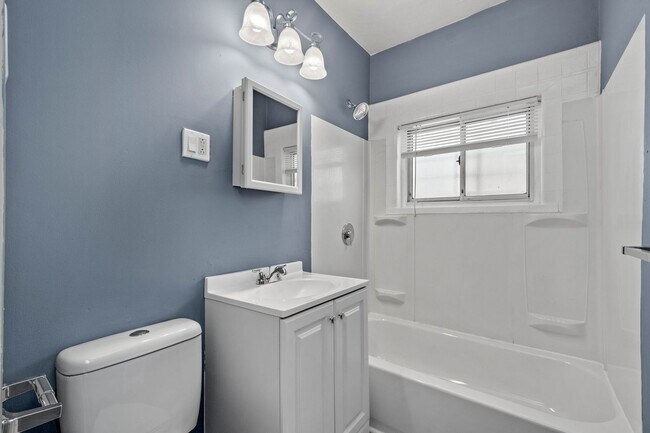 Foto del edificio - Charming 2 bedroom in Penn Hills! SECTION ...