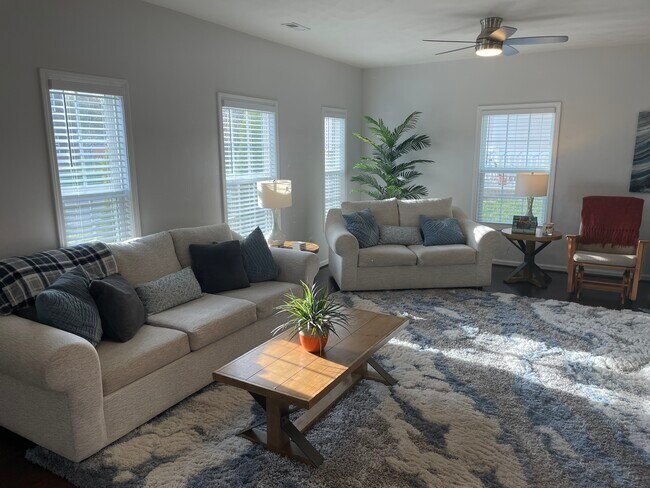 Sala de estar - 130 Roudabush Dr NW
