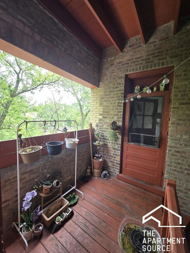 Foto del edificio - 1800 W Farwell Ave