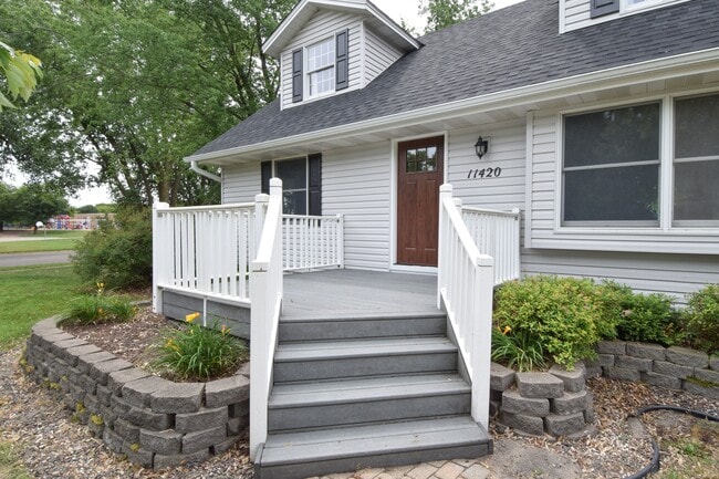 Large Front Deck - 11420 Terrace Rd NE