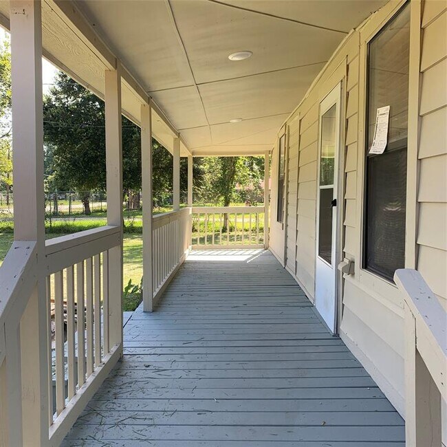 Building Photo - 9228 N Green River Dr