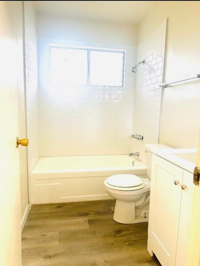 Bathroom - 1707 W Swain Rd