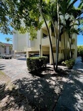 Building Photo - 5839 SW 74th Terrace