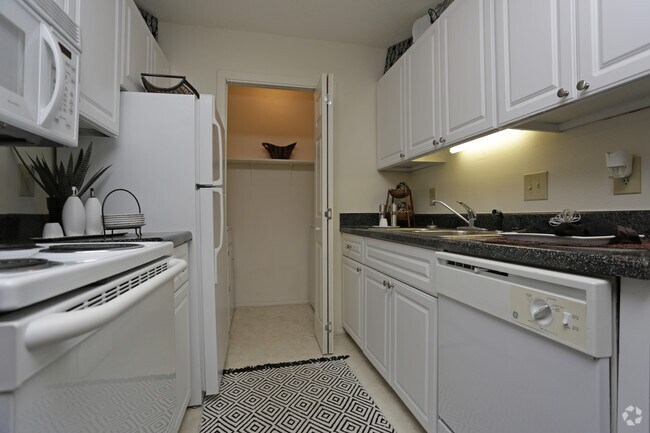 Interior Photo - Stoneledge Plantation Apartments