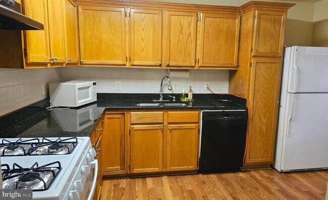 Building Photo - 4408 Island Pl