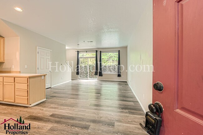 Foto del edificio - Beautiful 3 Bed / 2 Bath home in Hillsboro NEW PRICE at $1,750 plus Special $150 credit on your f...
