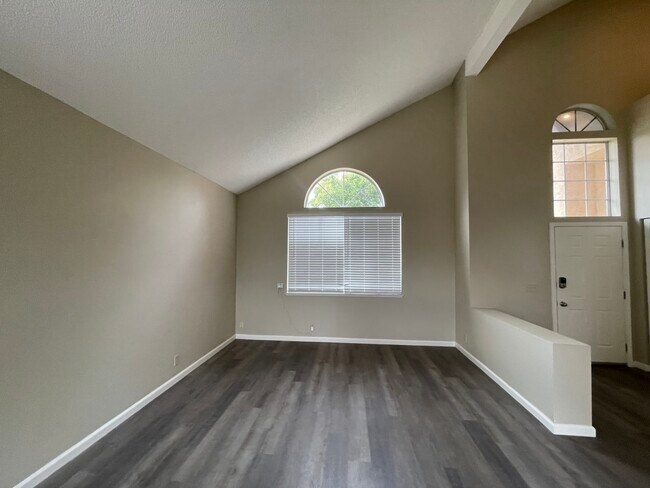 Foto del edificio - 1288 Mayfield Cir