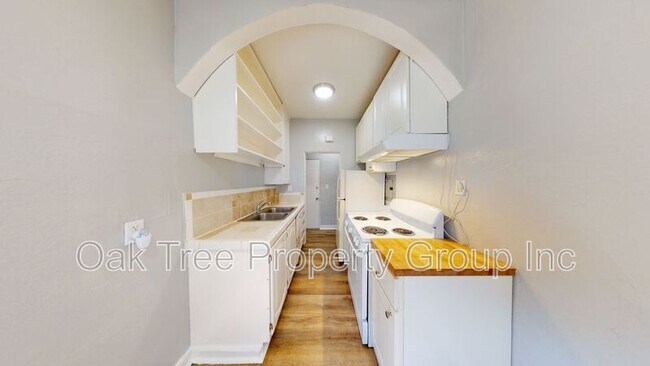 Foto del edificio - 5452 Bancroft Ave